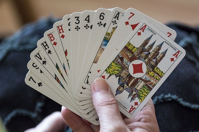 Comment jouer à la belote ?