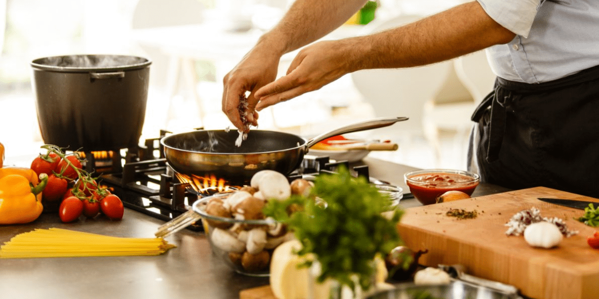 5 astuces pour passer moins de temps en cuisine (mais toujours bien manger !)