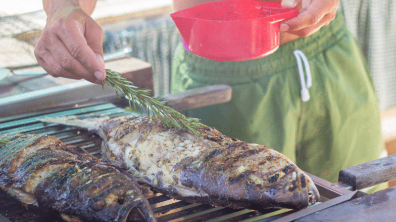 Barbecue : Et si on variait les plaisirs ! Place au poisson au lieu de la viande sur le barbecue !
