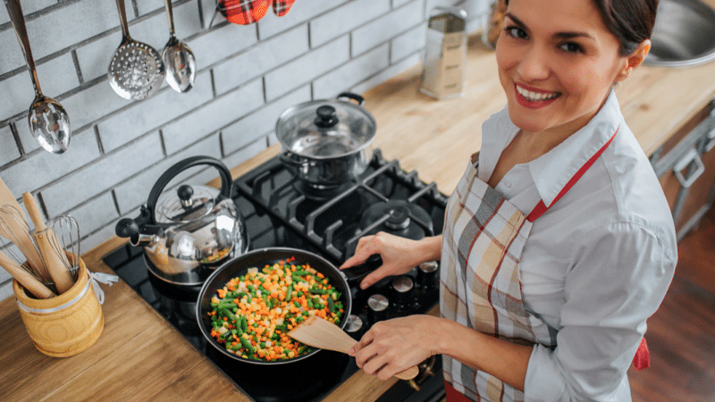 Cuisine : Comment cuisiner quand on est débordé ? Nos astuces pour des repas sains et rapides