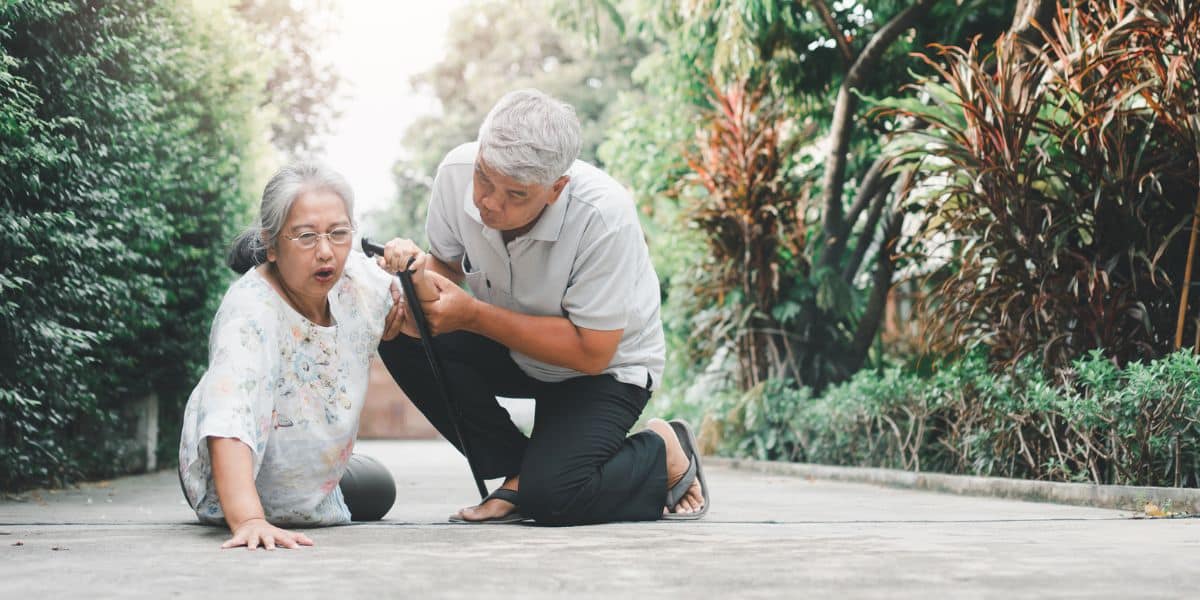 Comment prévenir les chutes chez les seniors : des conseils essentiels pour les aînés