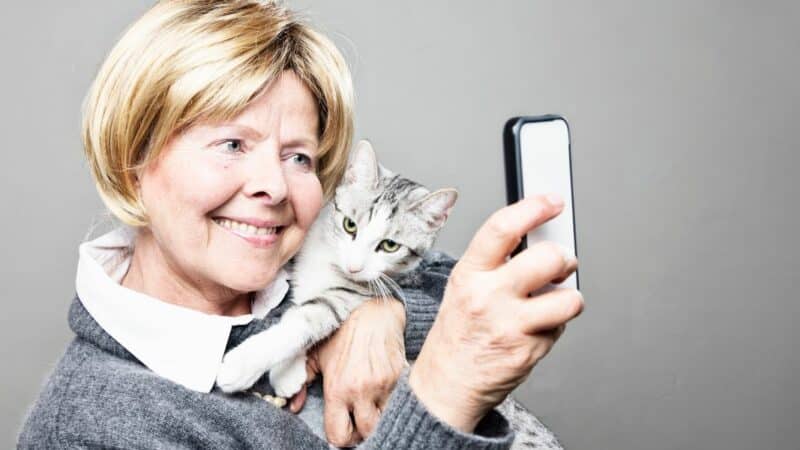 Les seniors sont-ils les nouveaux experts des réseaux sociaux ?