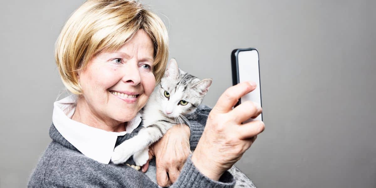 Les seniors sont-ils les nouveaux experts des réseaux sociaux ?