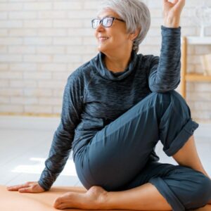 Lucie : J’ai commencé le yoga à 57 ans et cela a transformé ma vie !