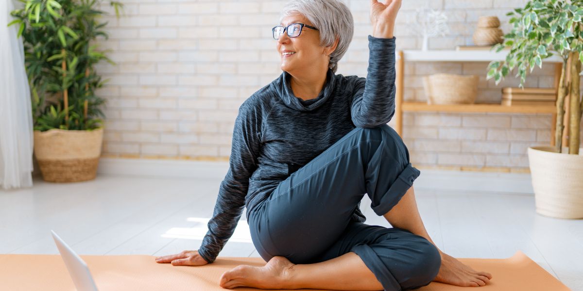 Lucie : J’ai commencé le yoga à 57 ans et cela a transformé ma vie !