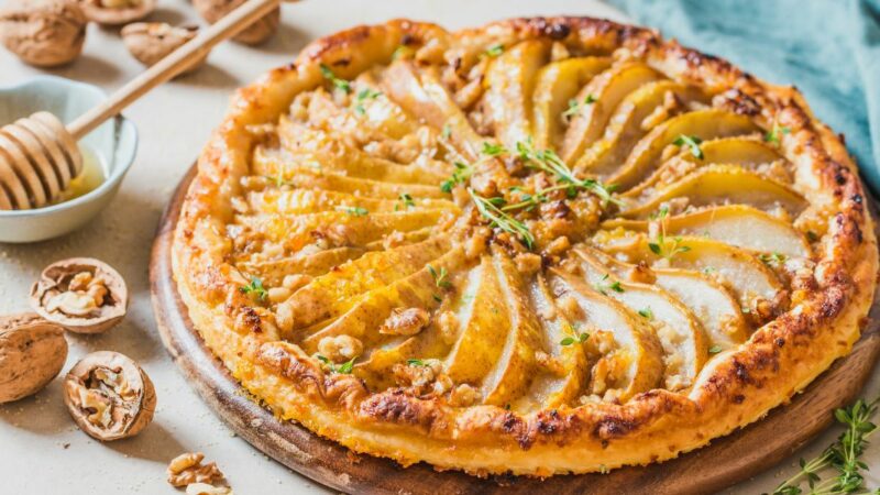 Facile et délicieuse : votre nouvelle recette de tarte aux poires et aux noix