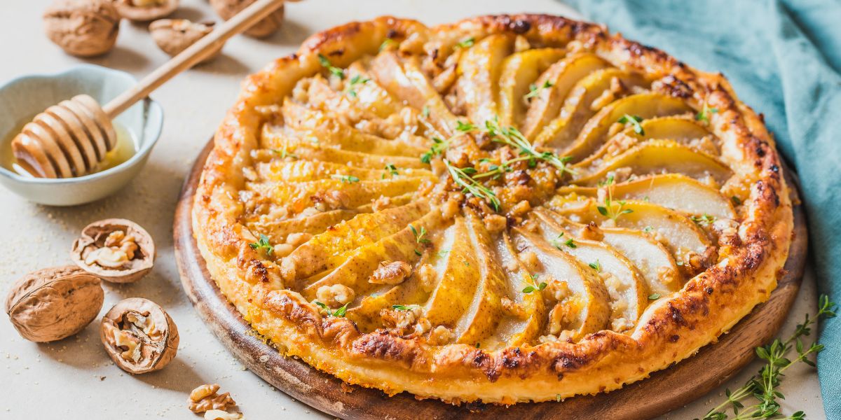Facile et délicieuse : votre nouvelle recette de tarte aux poires et aux noix
