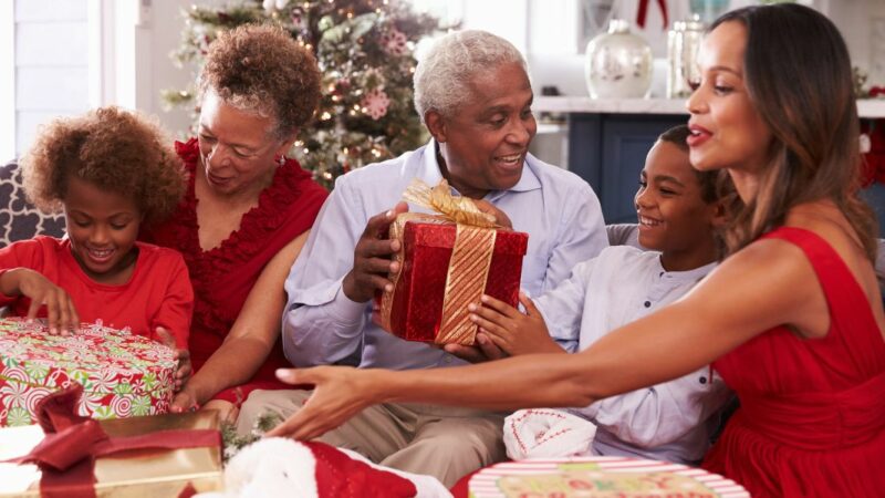 Faites plaisir à coup sûr à vos petits-enfants avec ces 15 idées cadeaux irrésistibles pour Noël !