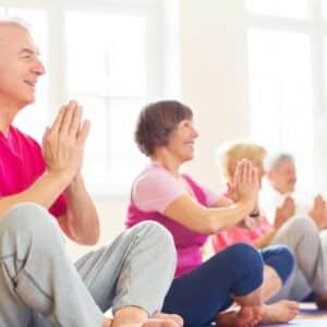 Les meilleurs exercices de yoga pour les seniors