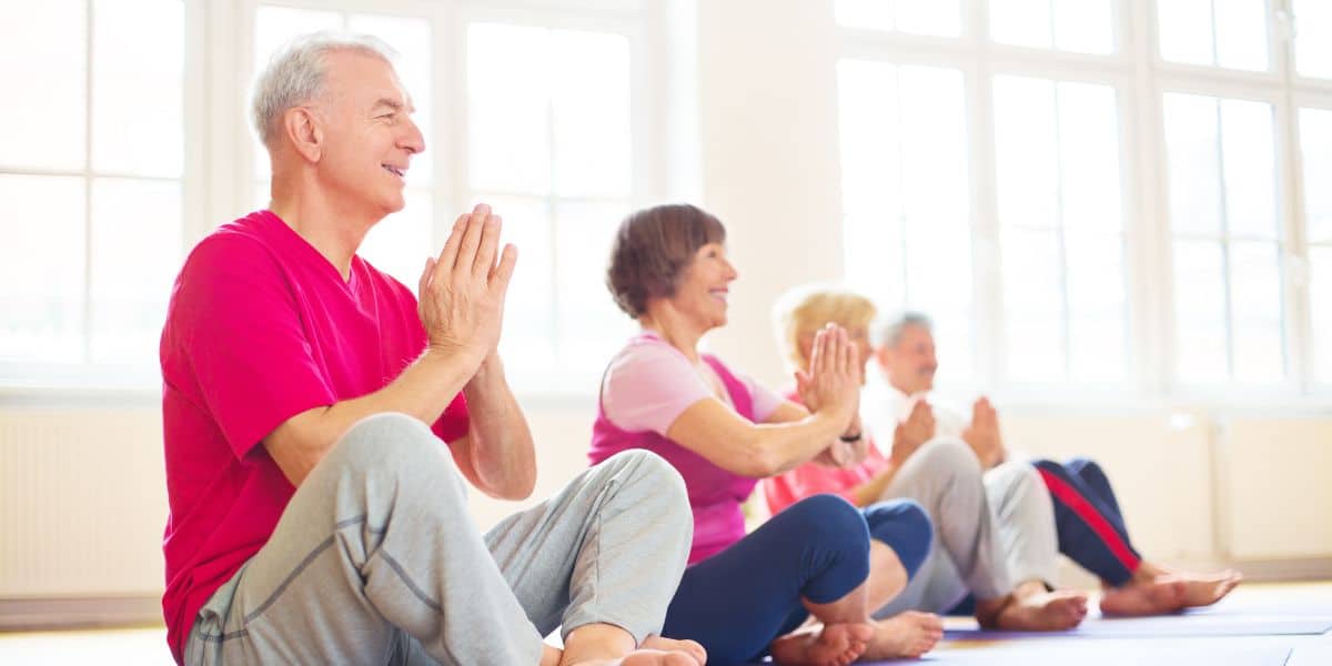 Les meilleurs exercices de yoga pour les seniors