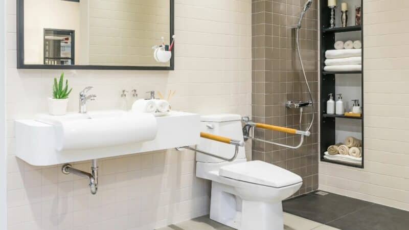 Faciliter l’utilisation de la salle de bain par les personnes âgées