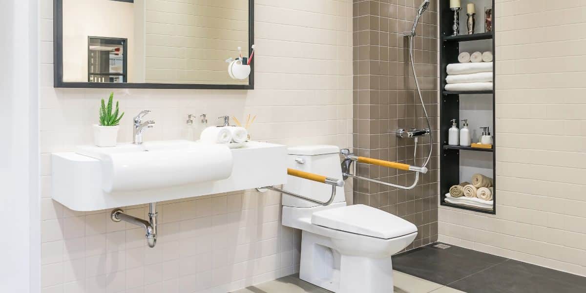 Faciliter l’utilisation de la salle de bain par les personnes âgées