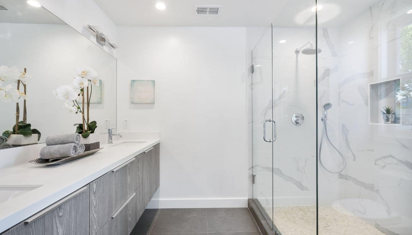 Renouvelez votre salle de bain avec ces 8 astuces irrésistibles!