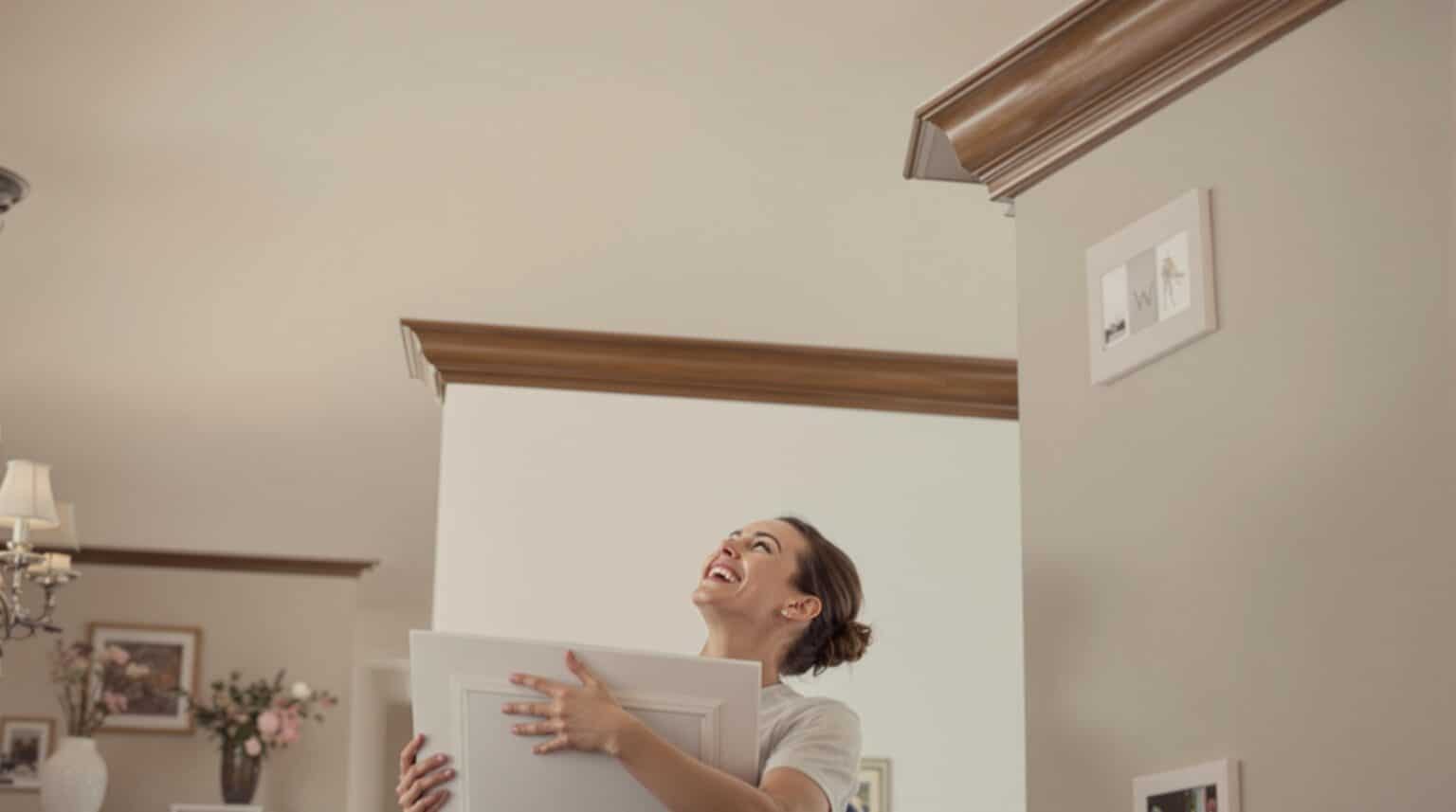 découvrez comment poser des corniches en 5 étapes simples. enrichissez votre décor tout en camouflant les imperfections de vos murs pour un intérieur élégant et harmonieux.